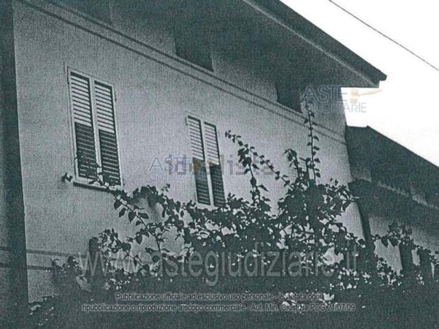 Locali o capannoni in vendita di 572 m² in Via Dozza, 13