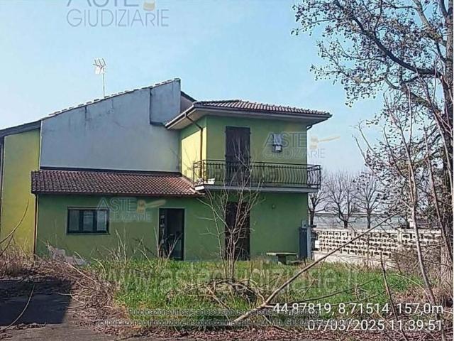 Locali o capannoni in vendita di 589 m² in Via Antonio Gramsci, 7