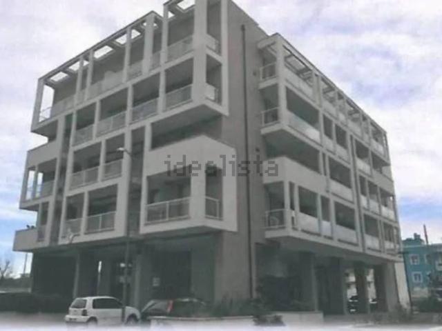 Locali o capannoni in vendita di 620 m² in Via Parini