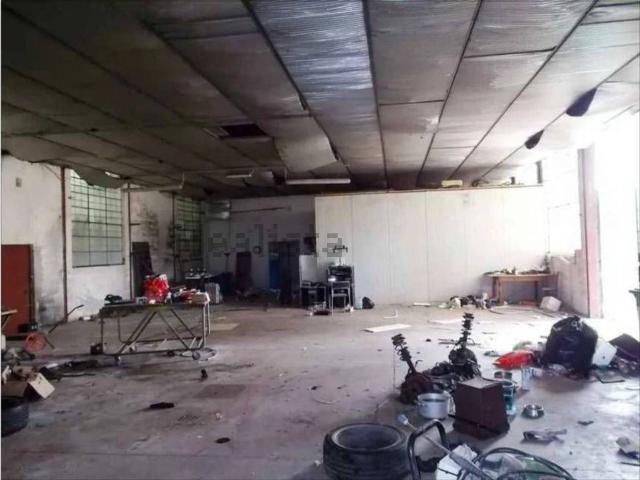 Locali o capannoni in vendita di 628 m² in Frazione Barazzetta, 1