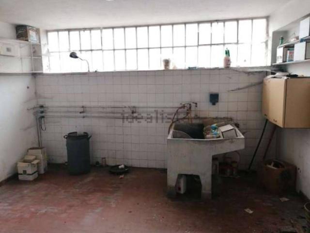 Locali o capannoni in vendita di 629 m² in Via Crevacuore