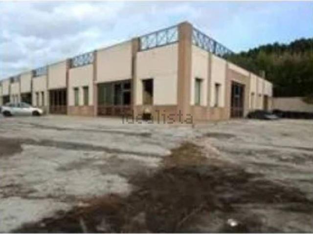 Locali o capannoni in vendita di 640 m² in Strada Mostrapiedi I, 167