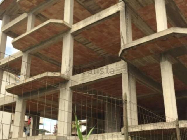 Locali o capannoni in vendita di 643 m² in Via Nazionale, 1