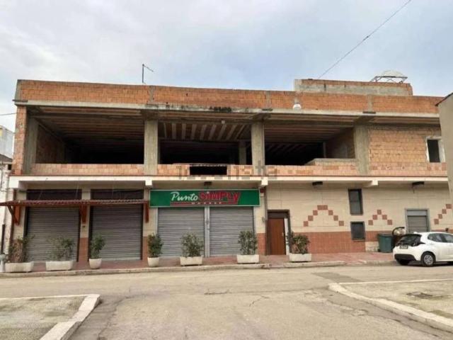 Locali o capannoni in vendita di 659 m² in Corso Umberto I, 9
