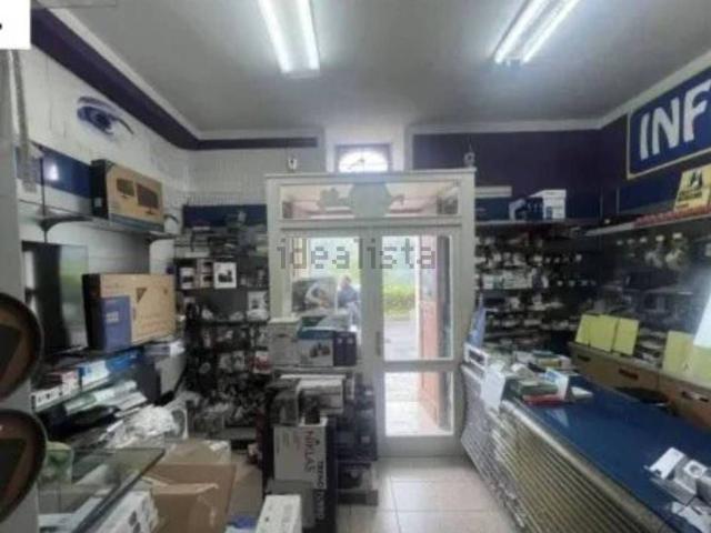Locali o capannoni in vendita di 65 m² in Via Alessandro Mandarini, 56