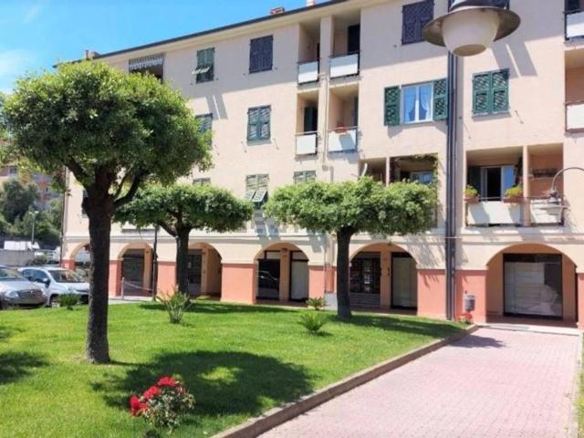Locali o capannoni in vendita di 65 m² in Via Dott. Luigi Trucchi, 9