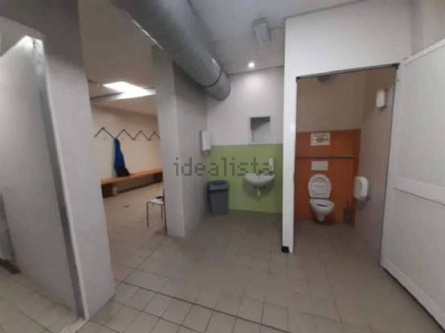 Locali o capannoni in vendita di 660 m² in Via Roma, 78