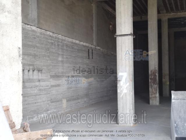 Locali o capannoni in vendita di 666 m²