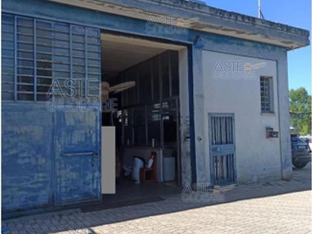 Locali o capannoni in vendita di 673 m² in Via Fonte Monsignore, 102