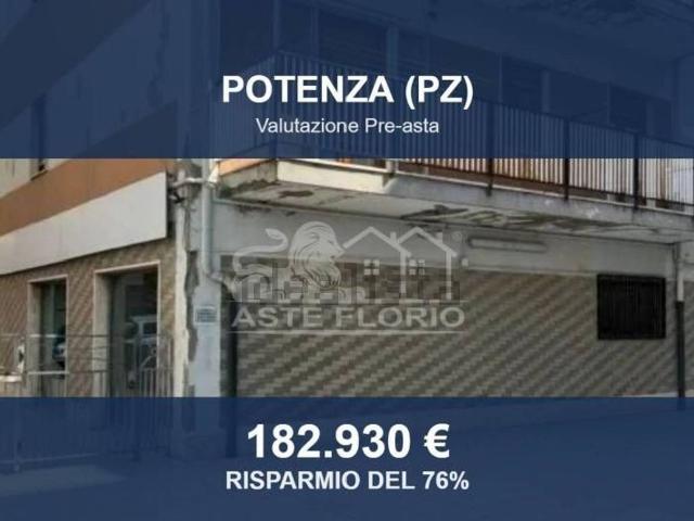 Locali o capannoni in vendita di 678 m² in Corso G. Garibaldi, 28