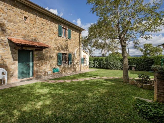 Locali o capannoni in vendita di 680 m² in Strada Val di Rigo, 36