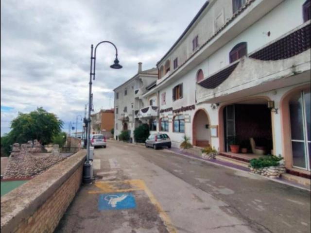 Locali o capannoni in vendita di 600 m² in Circonvallazione Boreale