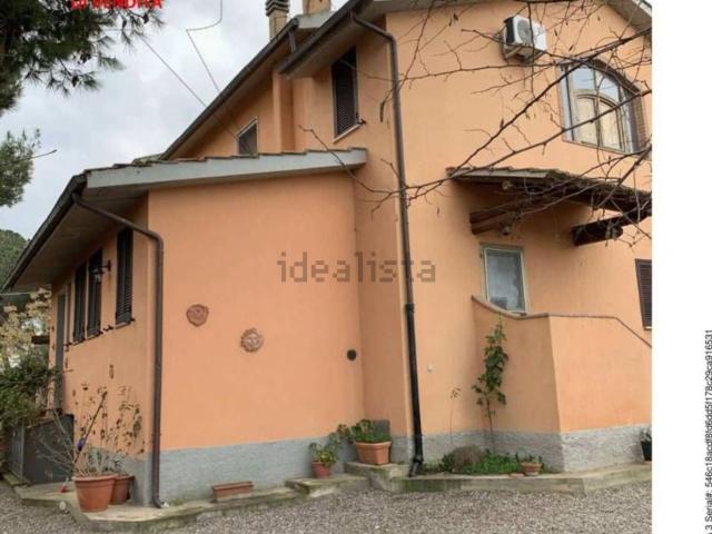 Locali o capannoni in vendita di 698450 m² in Strada Valle Giardino, 23