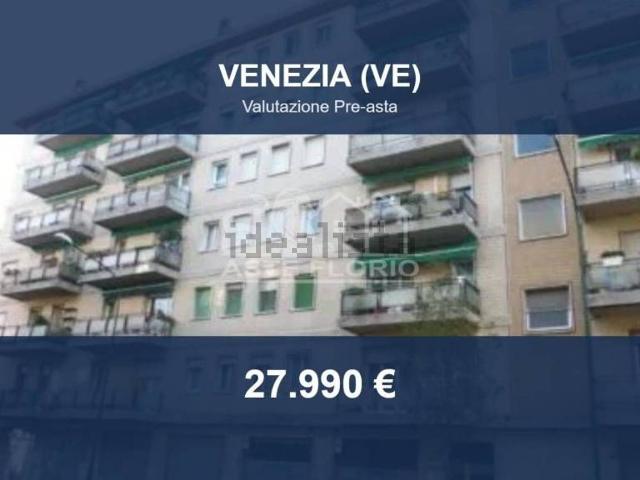 Locali o capannoni in vendita di 73 m² in Via Genova, 26