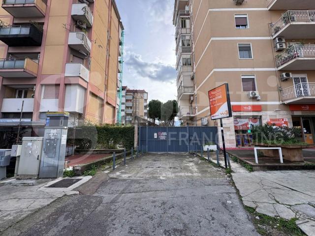 Locali o capannoni in vendita di 700 m² in Corso Calatafimi, 458