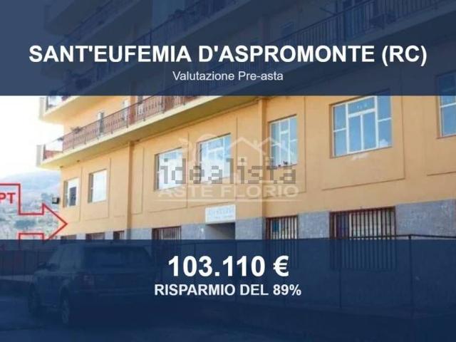 Locali o capannoni in vendita di 720 m² in Via Arena
