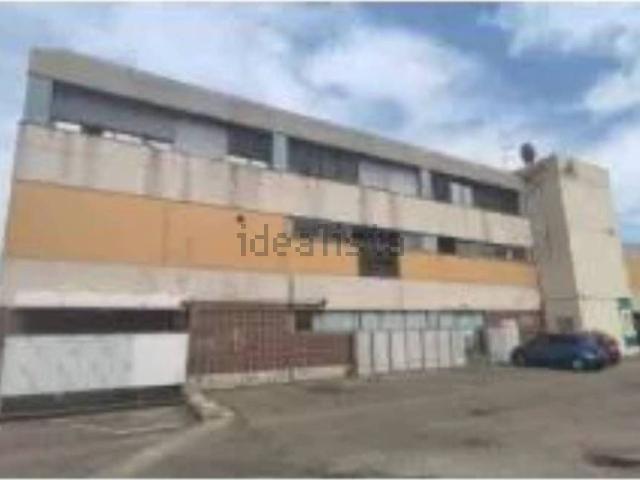 Locali o capannoni in vendita di 735 m² in Via dell&apos Aeronautica, 1