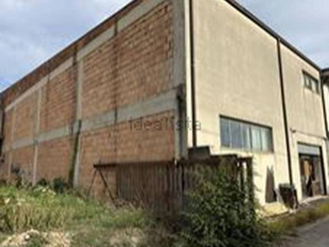 Locali o capannoni in vendita di 740 m² in Via Francesco e Gerardo Coppola
