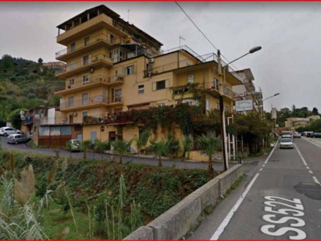Locali o capannoni in vendita di 740 m² in Via Riviera Prangi