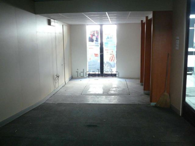 Locali o capannoni in vendita di 745 m² in Piazza Filippo Turati