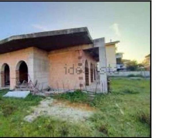Locali o capannoni in vendita di 748 m² in Via Giuseppe Mazzini, 123