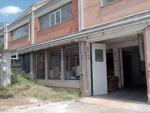 Locali o capannoni in vendita di 750 m² in Contrada Campiglione