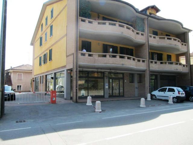 Locali o capannoni in vendita di 811 m² in Via Repubblica