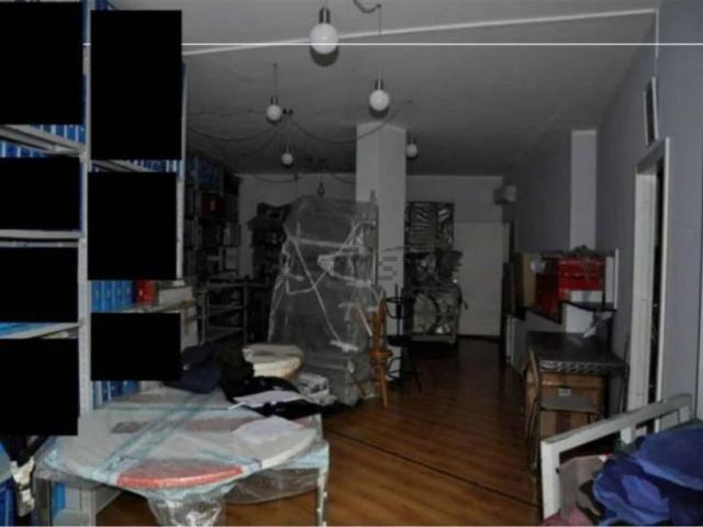 Locali o capannoni in vendita di 81 m² in Via Alpi