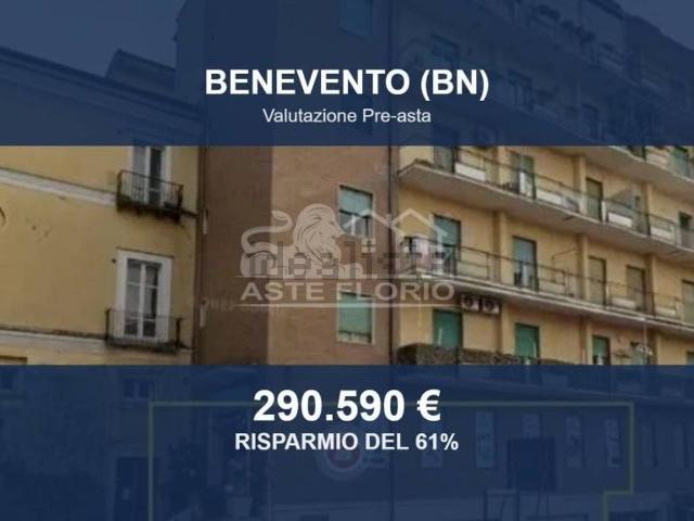 Locali o capannoni in vendita di 839 m² in Via Torre della Catena, 148