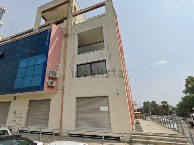 Locali o capannoni in vendita di 84 m² in Via Mario Nicoletta, 93
