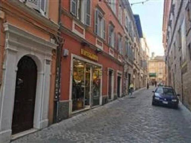 Locali o capannoni in vendita di 93 m² in Via Giuseppe Garibaldi, 37