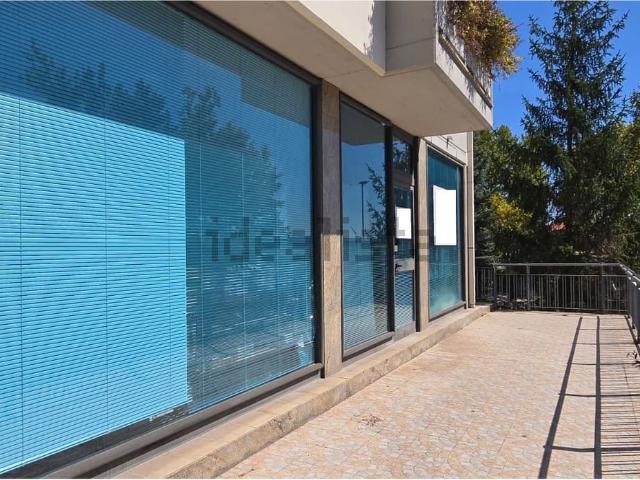 Locale in vendita di 93 m² in Via Santina Campana
