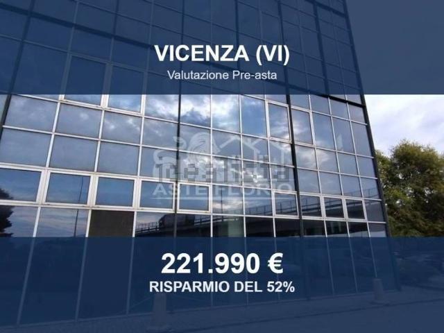 Locali o capannoni in vendita di 900 m² in Via Vecchia Ferriera, 4