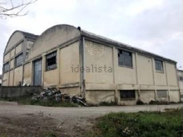 Locali o capannoni in vendita di 9360 m²