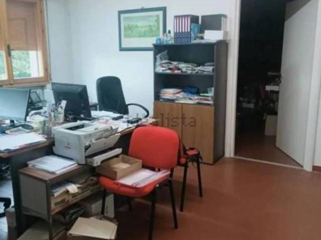 Locali o capannoni in vendita di 945 m² in Via Podgora, 9