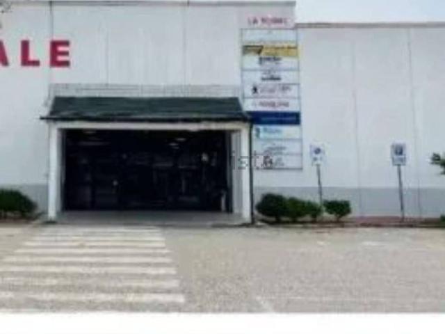 Locali o capannoni in vendita di 95 m² in Via Tirana