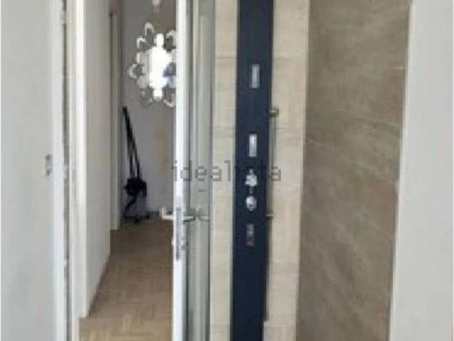 Locali o capannoni in vendita di 98 m² in Via Sesto Pompeo, 1