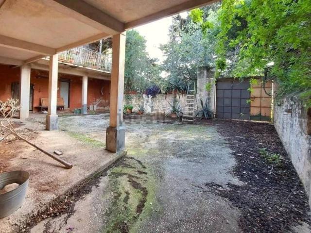 Locali o capannoni in vendita di 996 m² in Via delle Mandorle, 23