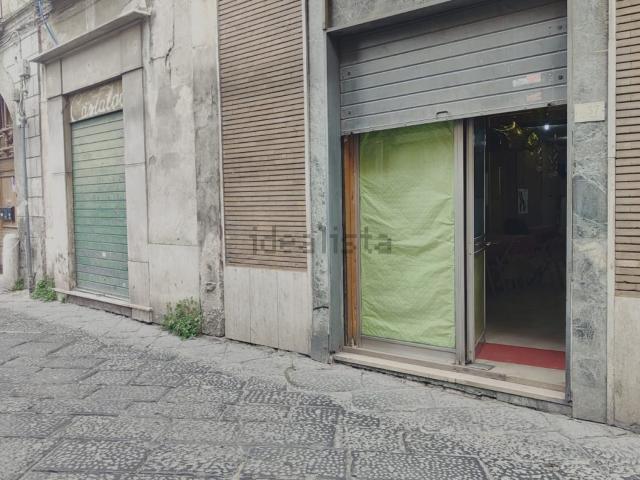 Locali o capannoni in vendita di 101 m² in Via L. Tansillo, 10
