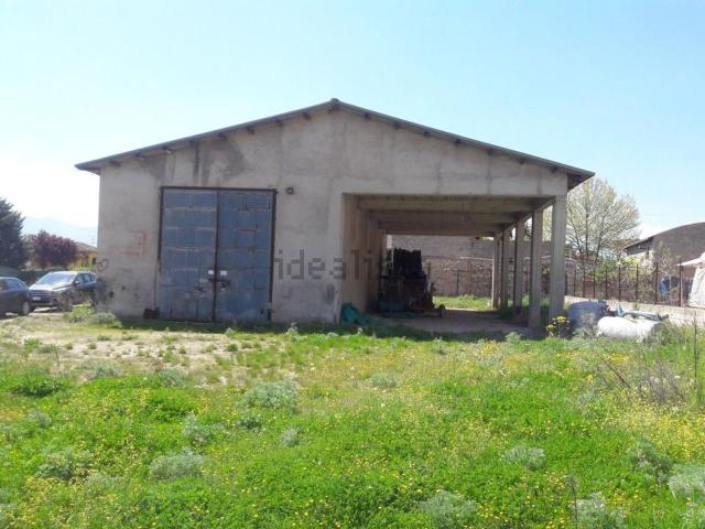 Locali o capannoni in vendita di 101 m² in Via Lionelli