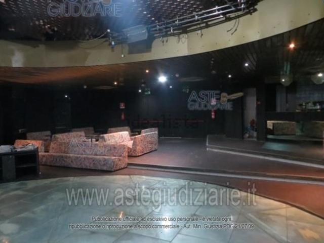 Locali o capannoni in vendita di 10210 m² in Via Guglielmo Marconi