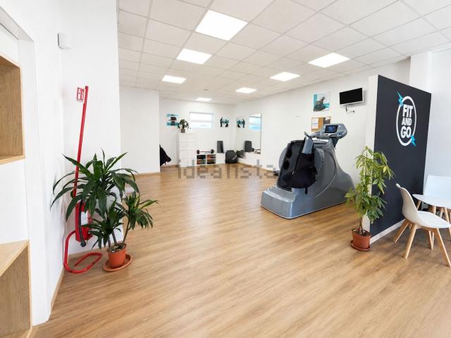 Locali o capannoni in vendita di 102 m² in Via Gaetano Donizetti, 36