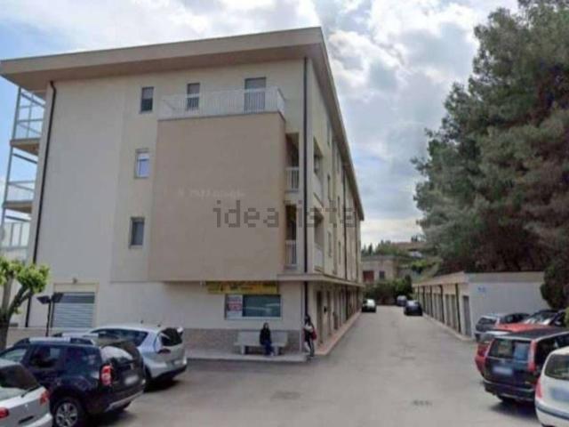 Locali o capannoni in vendita di 102 m² in Via Leonardo da Vinci, 38