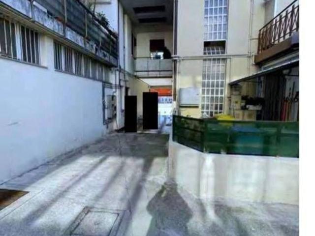 Locali o capannoni in vendita di 102 m² in Piazza Italia, 2