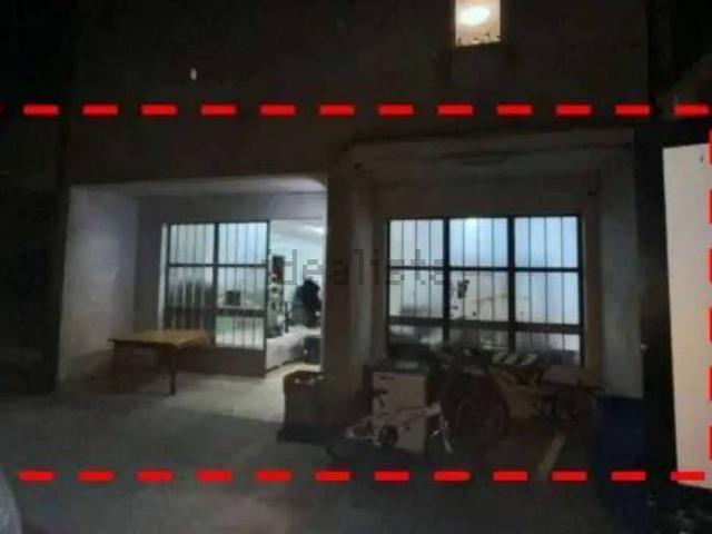 Locali o capannoni in vendita di 106 m² in Via Sila, 13