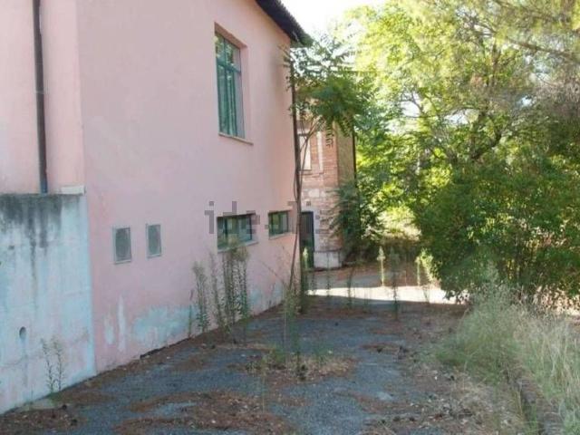 Locali o capannoni in vendita di 1086 m² in Strada della Colonia, 6