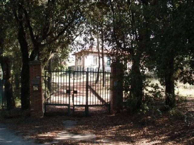 Locali o capannoni in vendita di 1086 m² in Strada della Colonia, 6