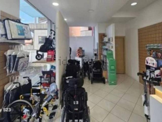 Locali o capannoni in vendita di 110 m² in Via Irma Bandiera, 3