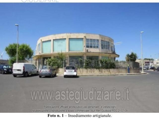 Locali o capannoni in vendita di 1120 m²