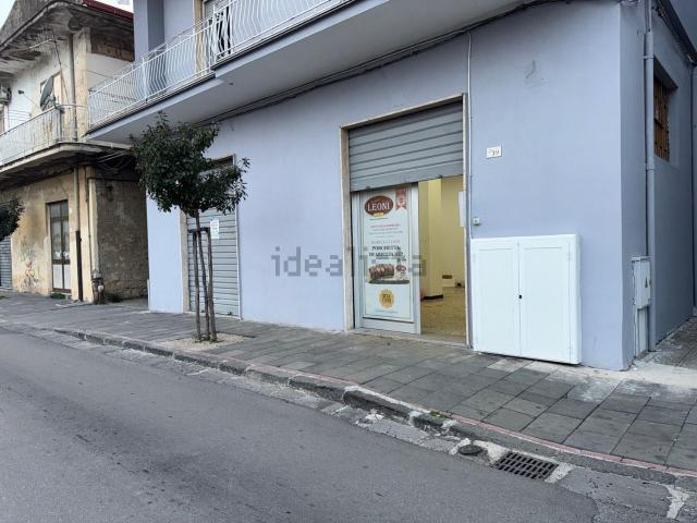 Locali o capannoni in vendita di 130 m² in Via Alcide De Gasperi, 39